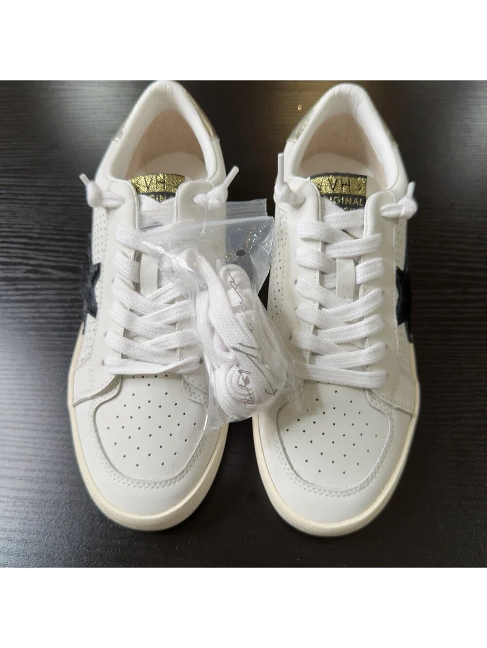 Size 7 Vintage Havana VH Whilte Silver Star Women’s Sneakers  Est. 1954 Nwt